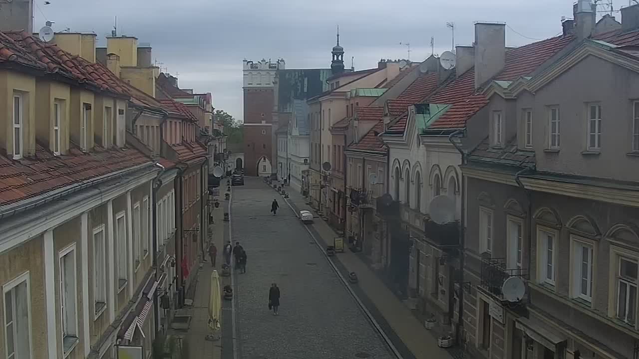 Sandomierz -  Widok na ul. Opatowską i Ratusz