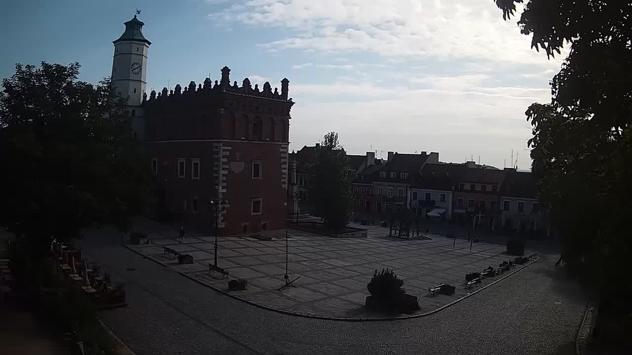 Sandomierz - Widok na ul. Opatowską i górną pierzeję Rynku
